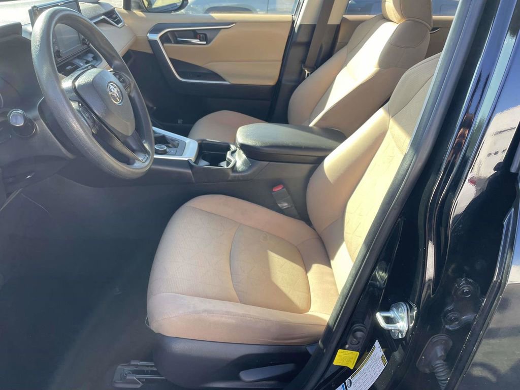 Used 2019 Toyota RAV4 XLE AWD/4WD image 27