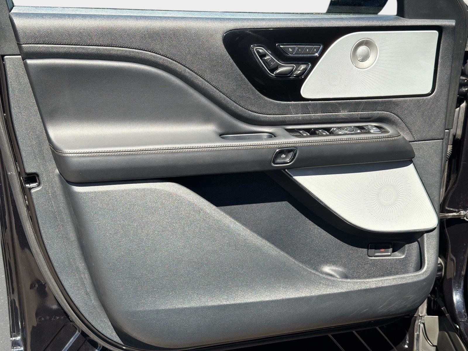 Used 2025 Lincoln Aviator Reserve w/ Equipment Group 201A AWD/4WD image 37