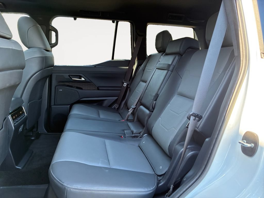 Used 2024 Lexus GX 550 w/ Accessory Package (2T) AWD/4WD image 13