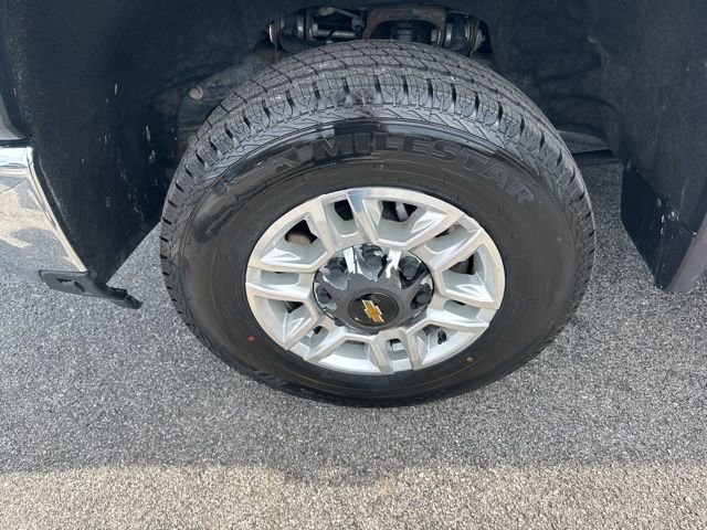 Used 2024 Chevrolet Silverado 2500 LT AWD/4WD image 45
