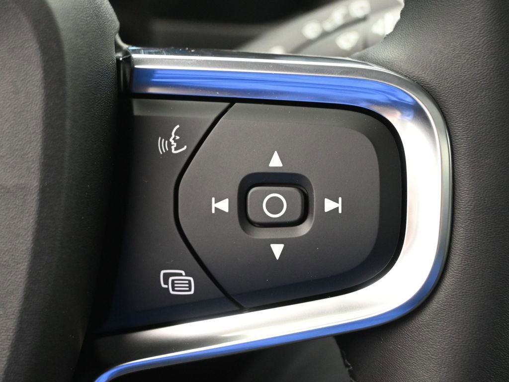 New 2025 Volvo XC40 B5 Core w/ Protection Package Premier image 10
