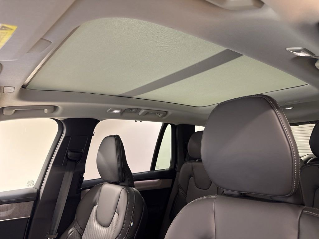 New 2026 Volvo XC90 T8 Ultra w/ Protection Package Premier AWD/4WD image 16