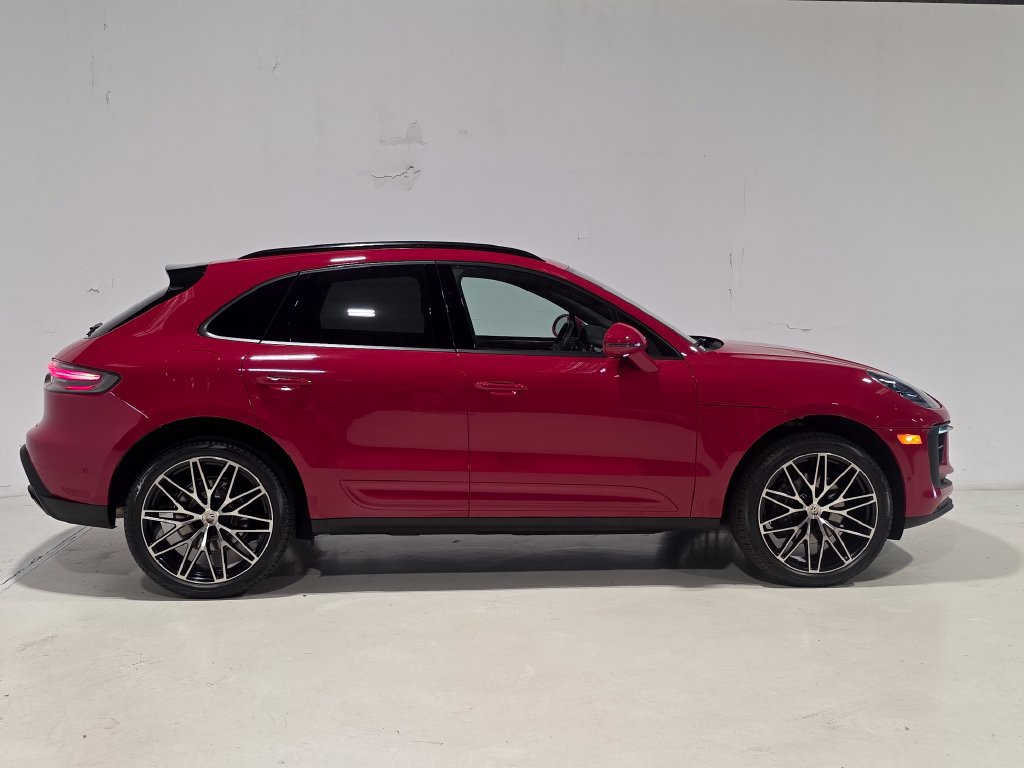 Certified 2024 Porsche Macan AWD/4WD image 8
