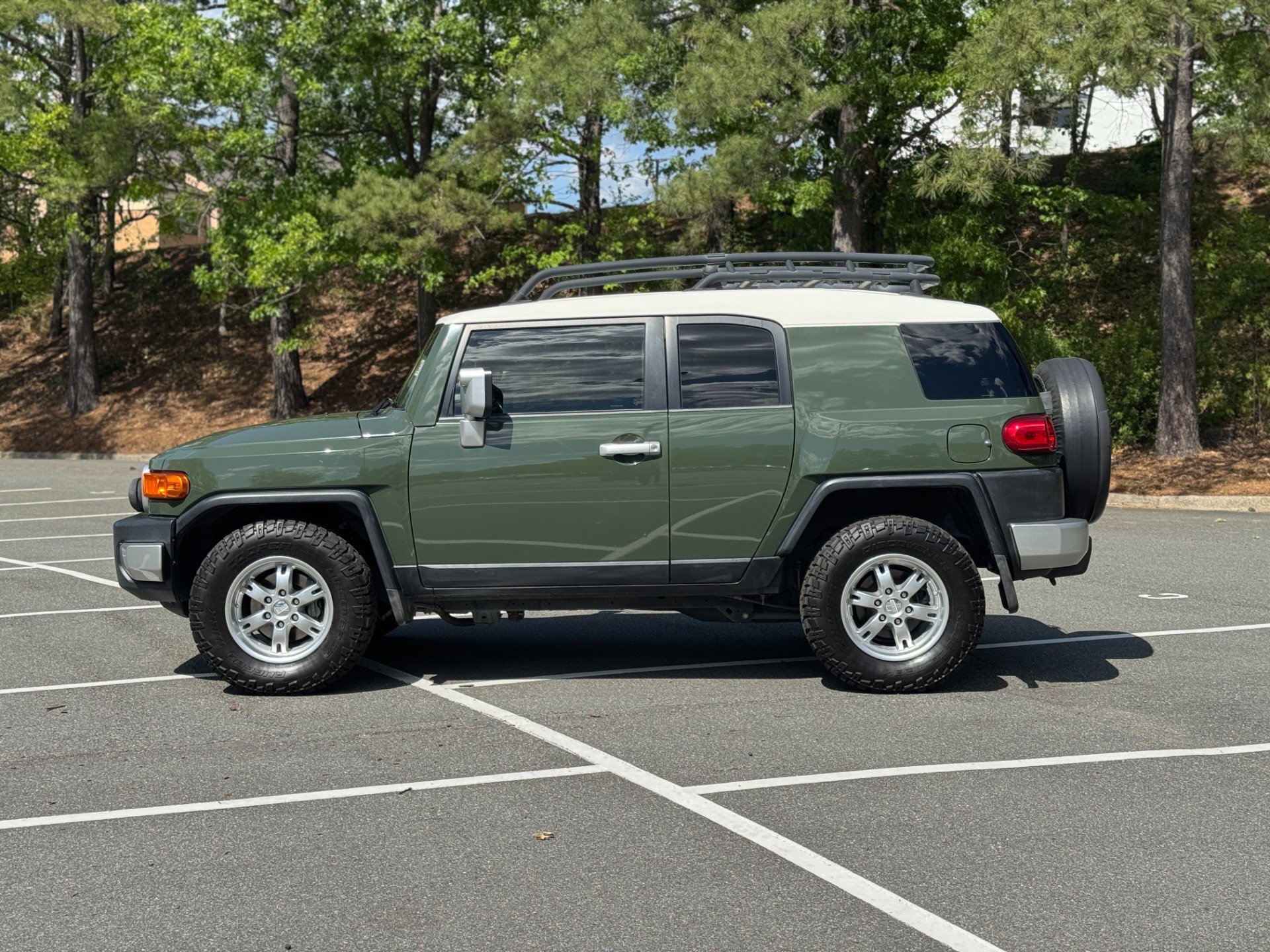 Used 2011 Toyota FJ Cruiser 2WD w/ Convenience Pkg image 6