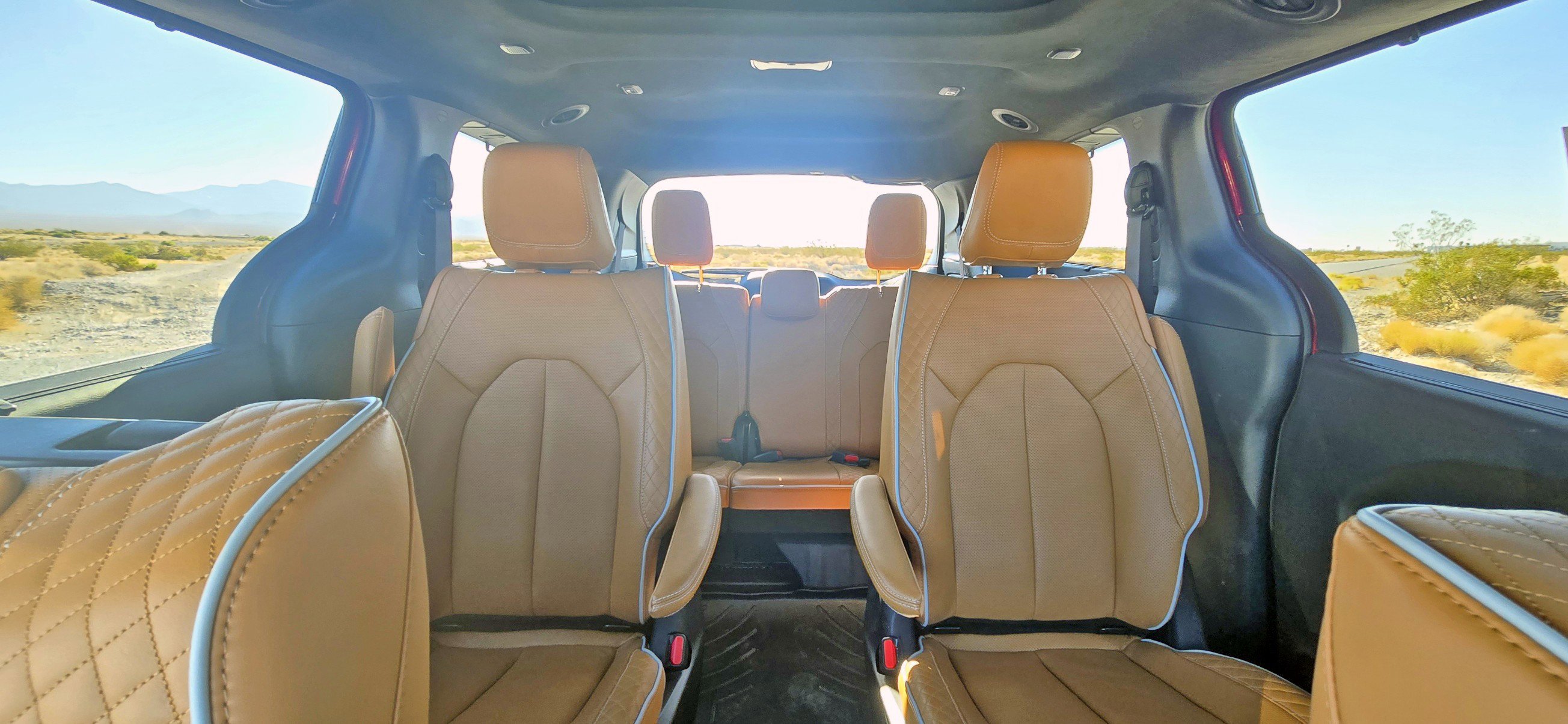 Used 2023 Chrysler Pacifica Pinnacle FWD image 11