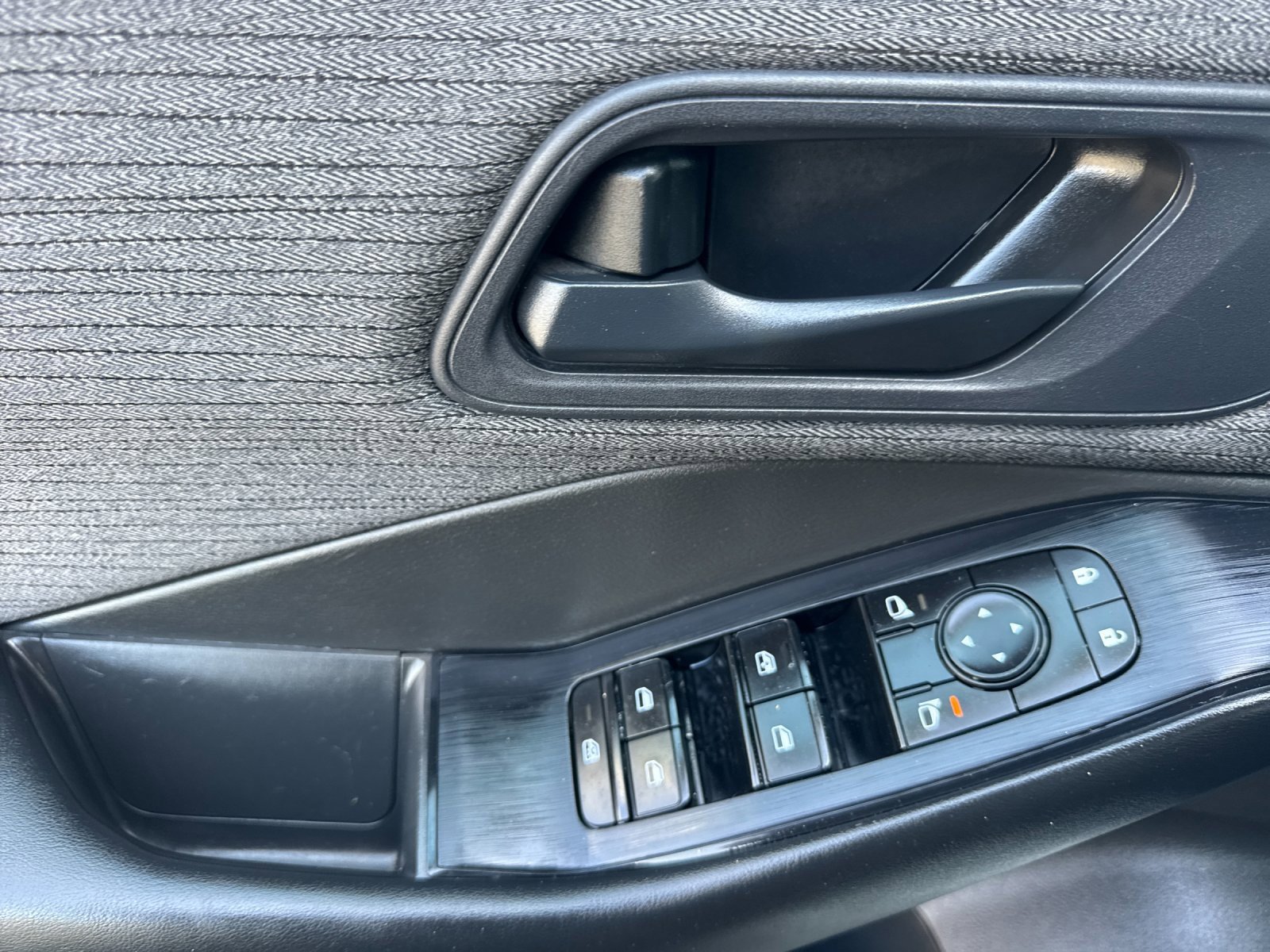 Used 2023 Nissan Rogue S image 10