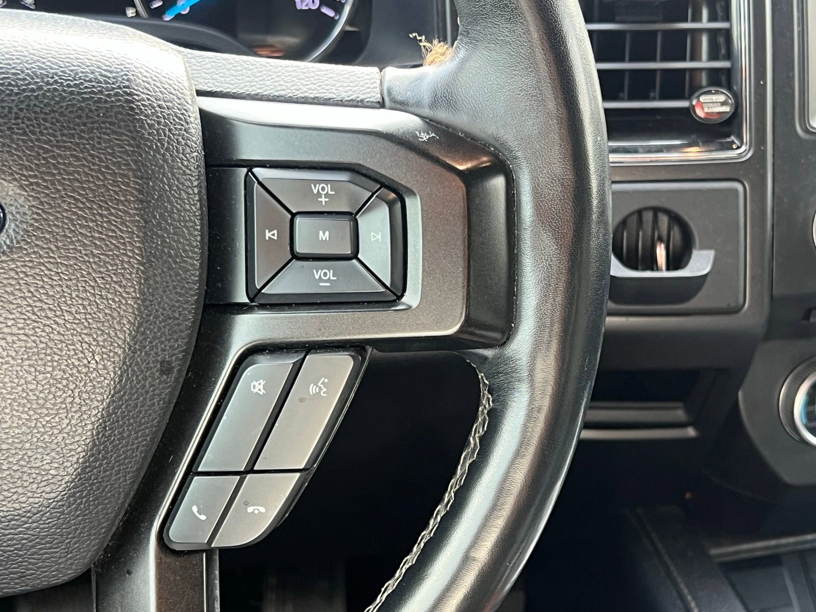 Used 2018 Ford Expedition Limited w/ Equipment Group 301A image 32