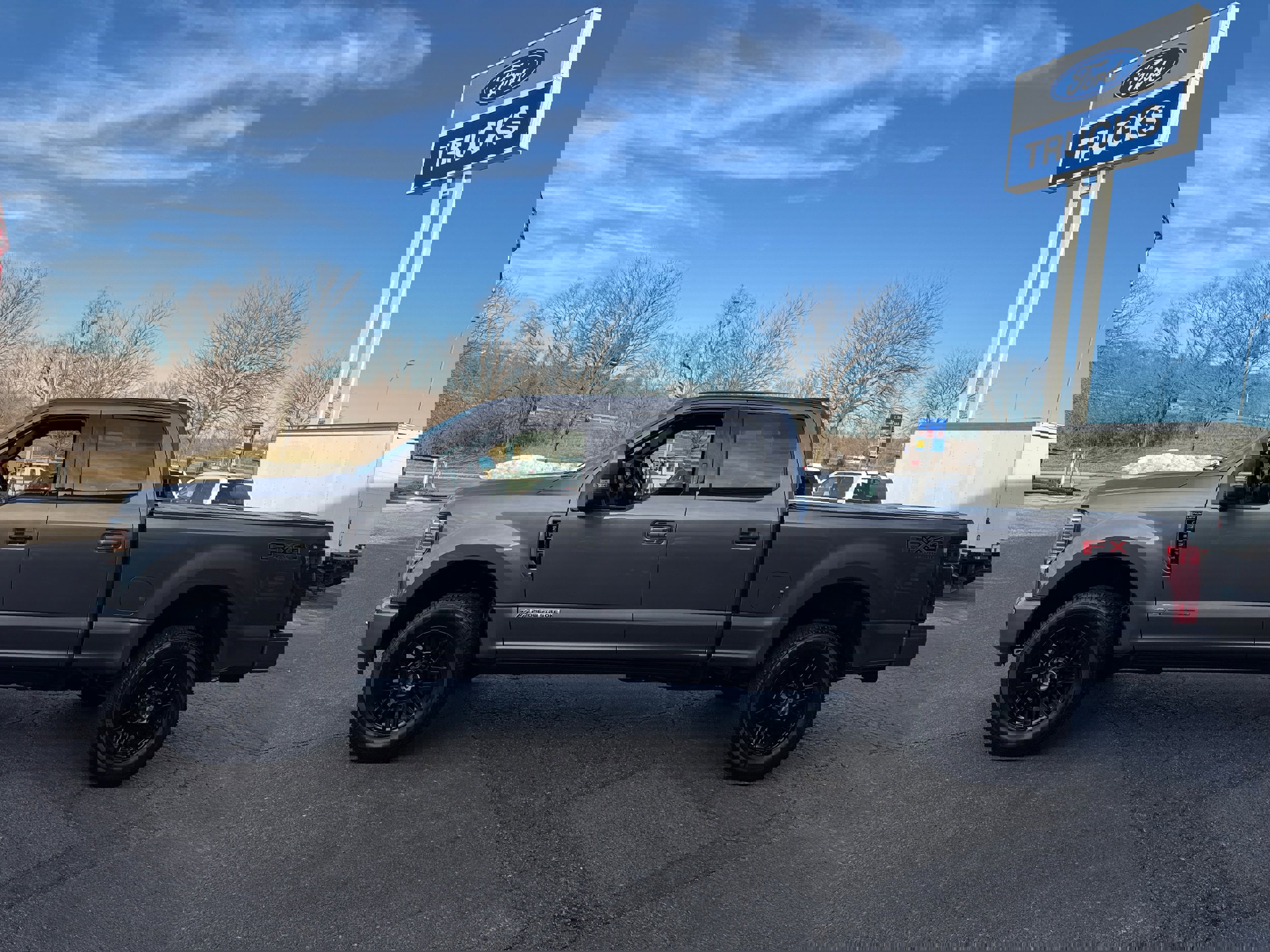 Used 2022 Ford F350 Platinum w/ FX4 Off-Road Package AWD/4WD image 7