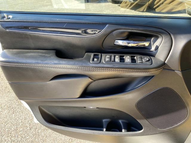Used 2015 Dodge Grand Caravan SE FWD image 16