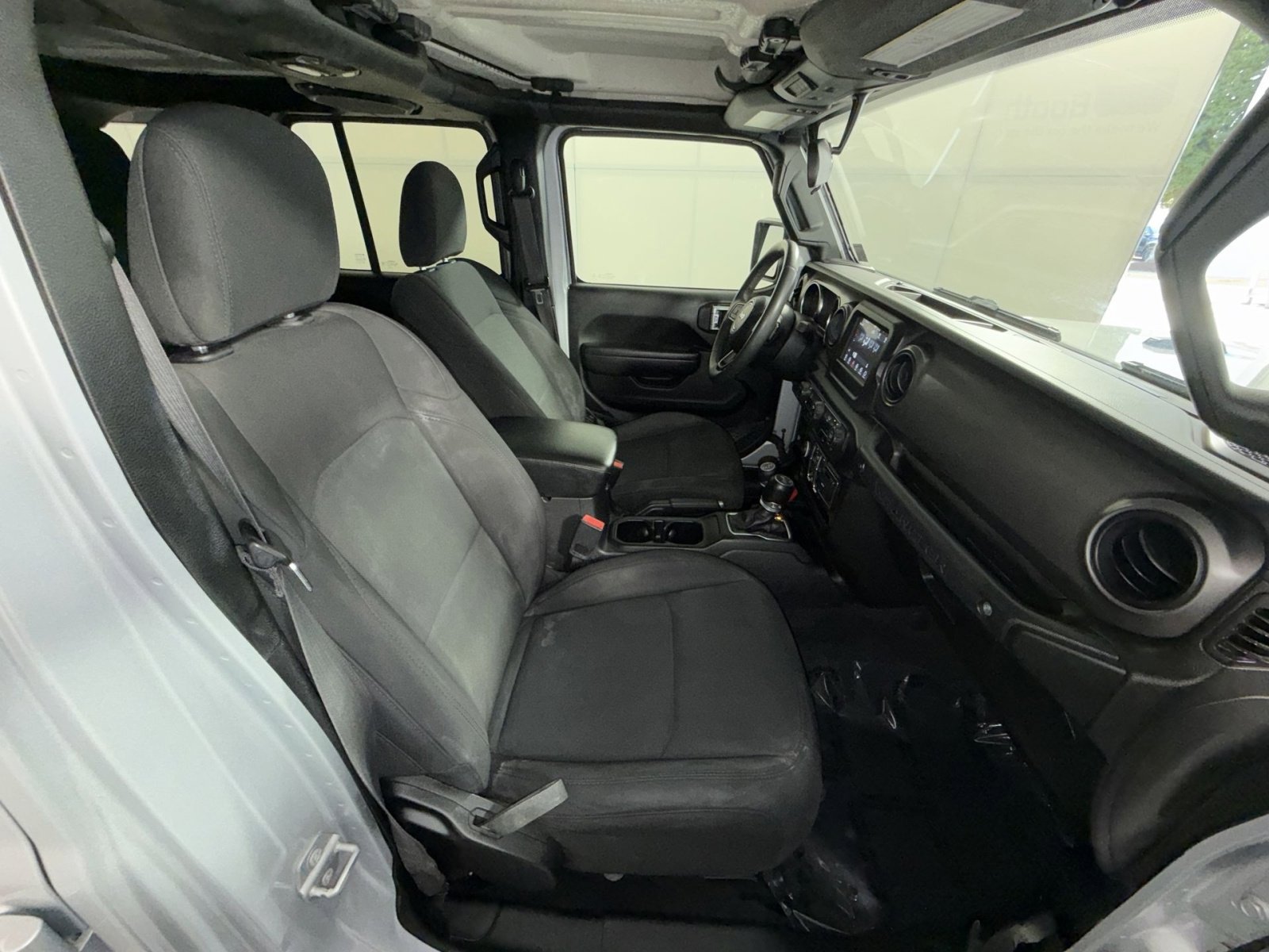 Used 2023 Jeep Wrangler Sport S image 25