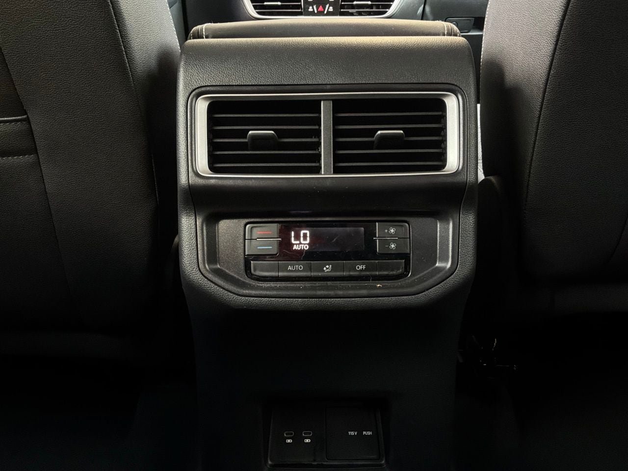 Used 2026 Volkswagen Atlas SE FWD image 15