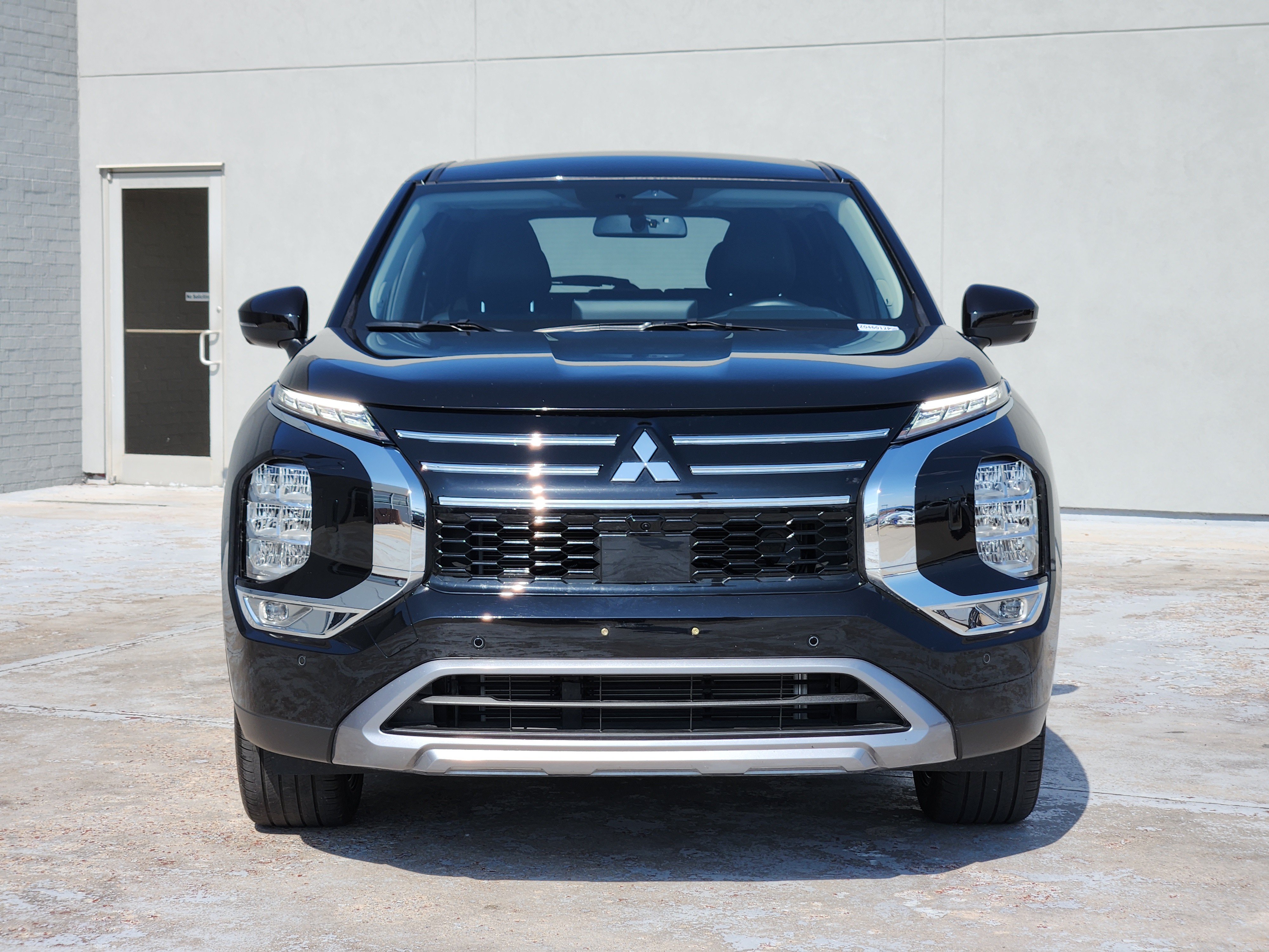 Used 2025 Mitsubishi Outlander SE AWD/4WD image 3