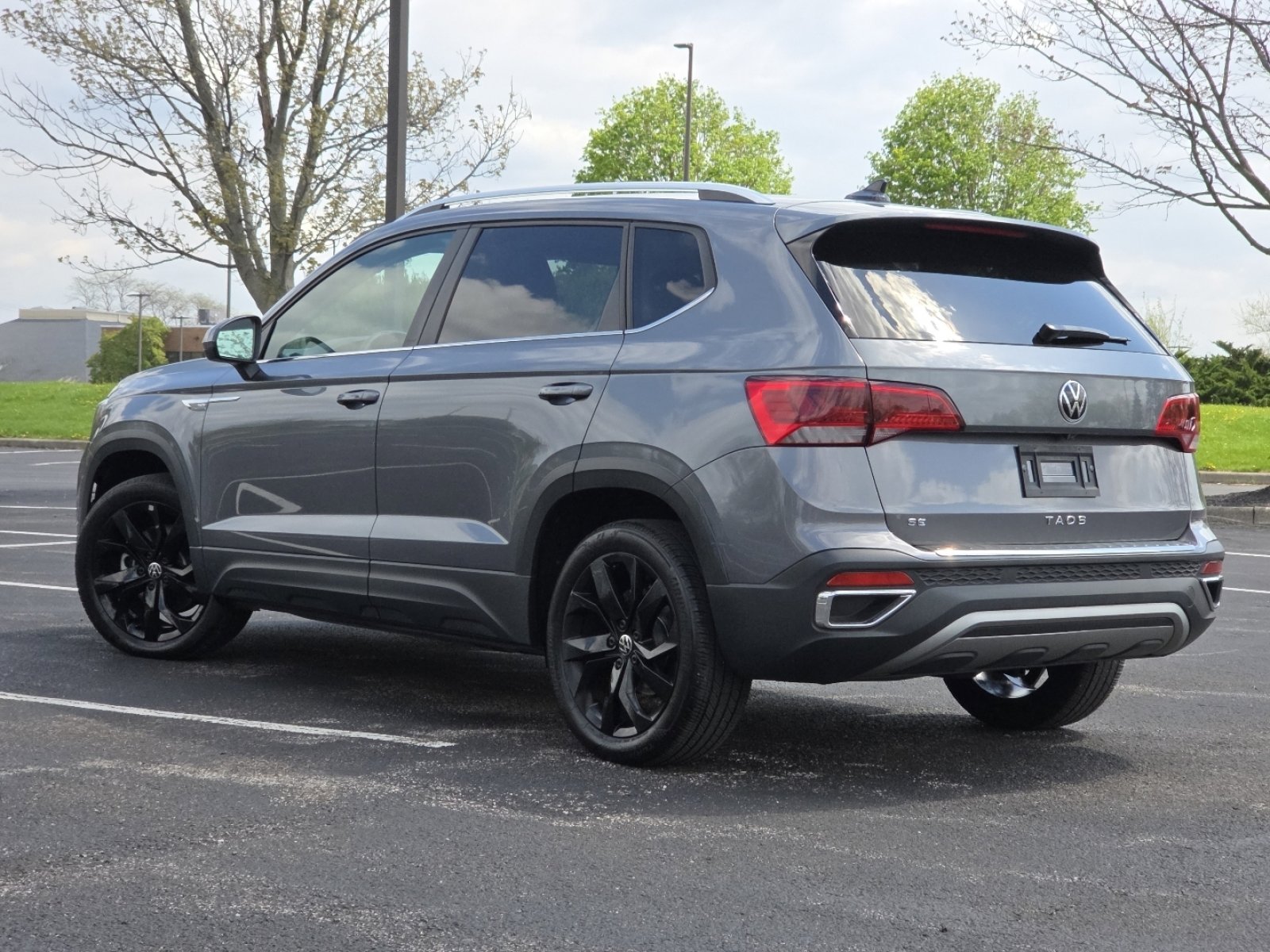 Used 2023 Volkswagen Taos SE w/ Black Wheel Package FWD image 16