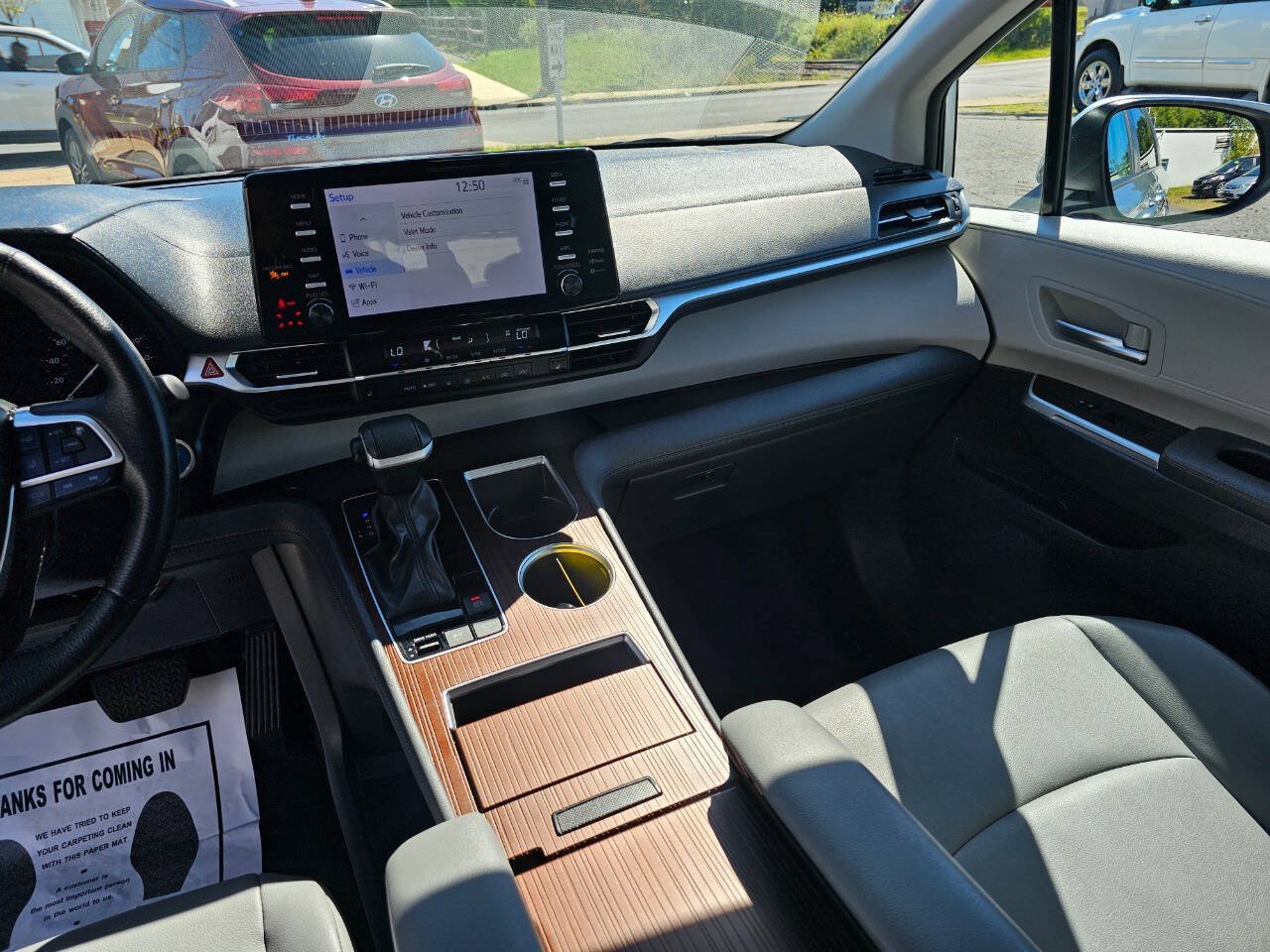 Used 2023 Toyota Sienna XLE FWD image 14
