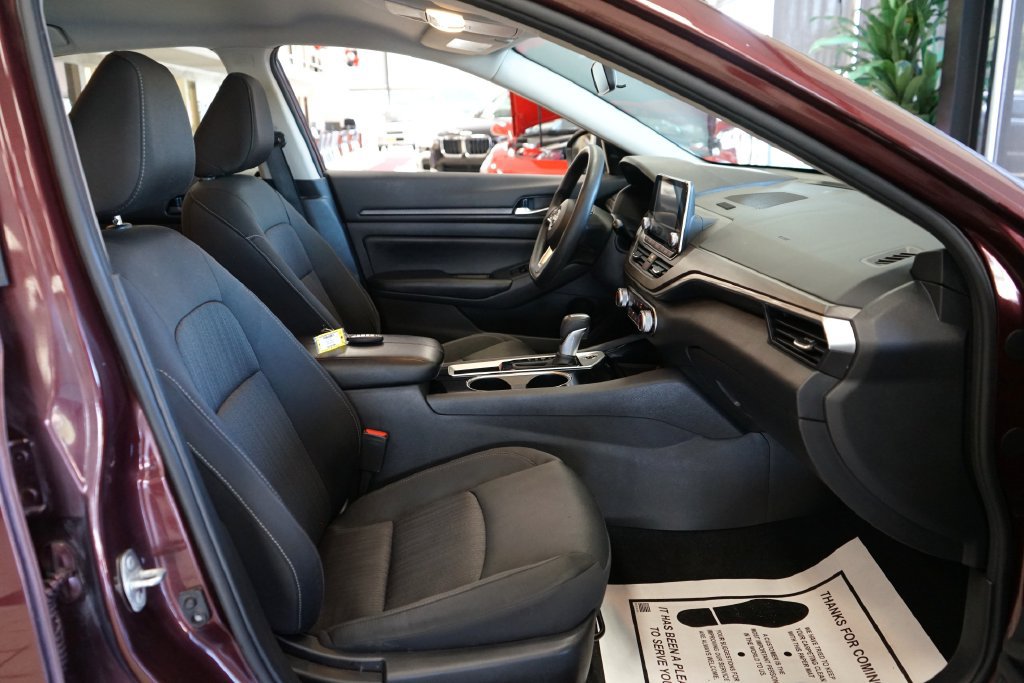 Used 2024 Nissan Altima 2.5 SV FWD image 40