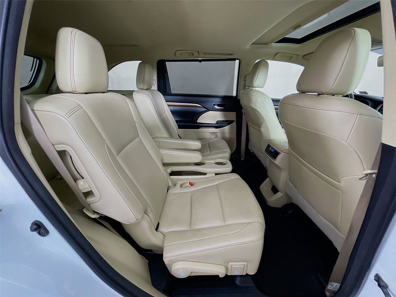 Used 2018 Toyota Highlander Limited FWD image 30