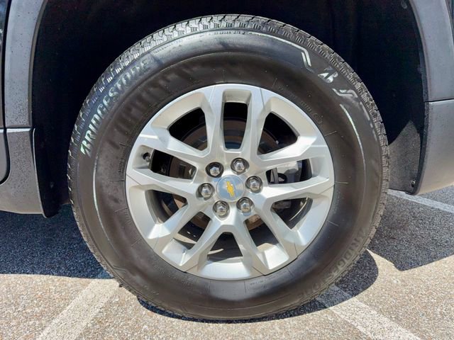 Used 2023 Chevrolet Traverse LS w/ LPO, Cargo Package AWD/4WD image 27