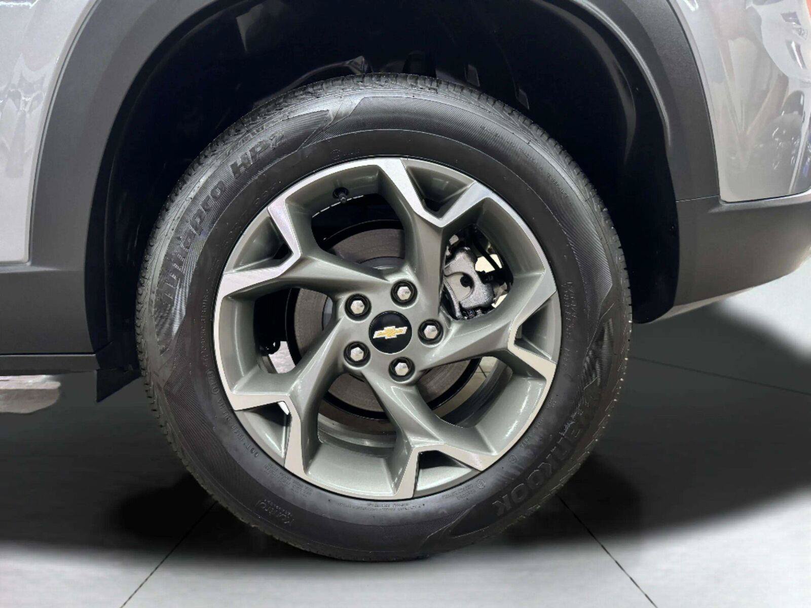 Used 2025 Chevrolet Trax LT w/ Sunroof Package FWD image 63