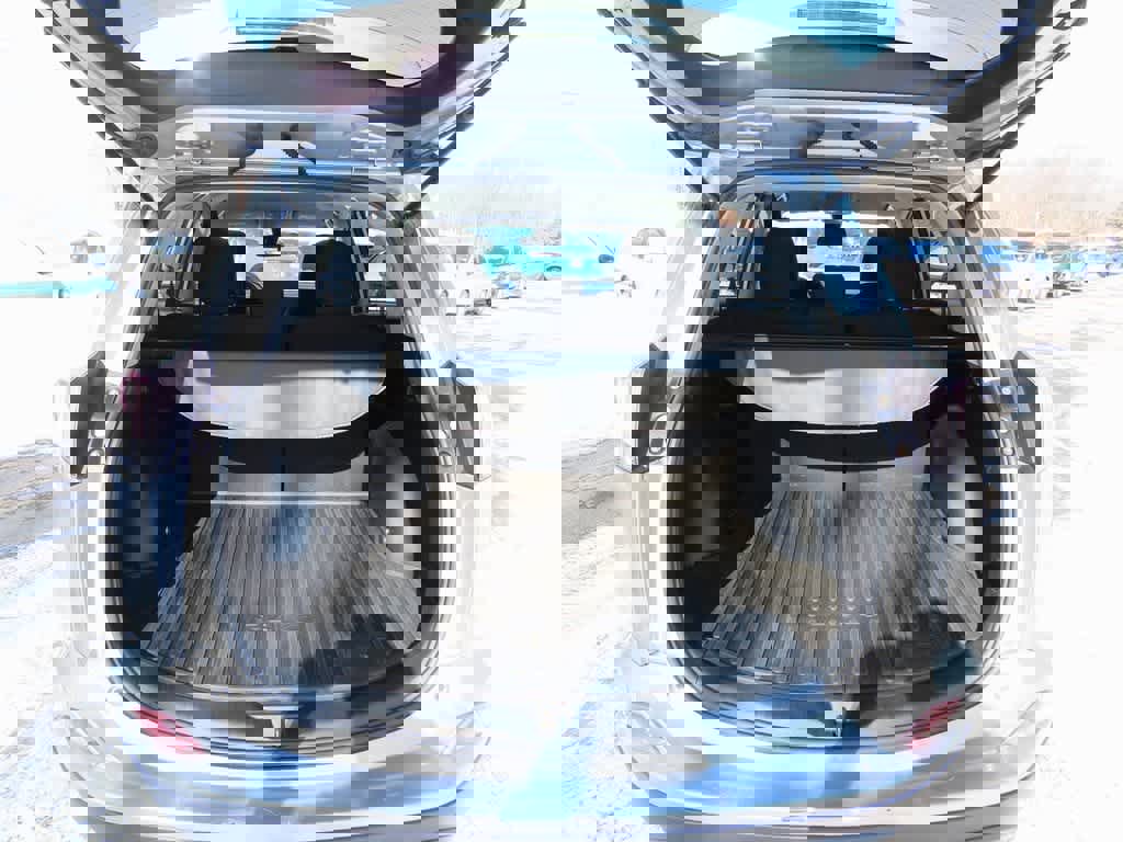 Used 2018 Toyota RAV4 LE image 12