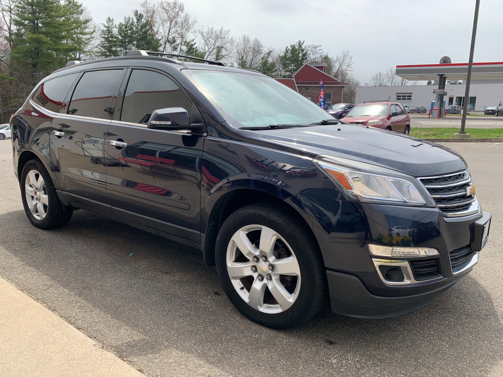 Used 2017 Chevrolet Traverse LT w/ Style and Technology Package AWD/4WD image 3
