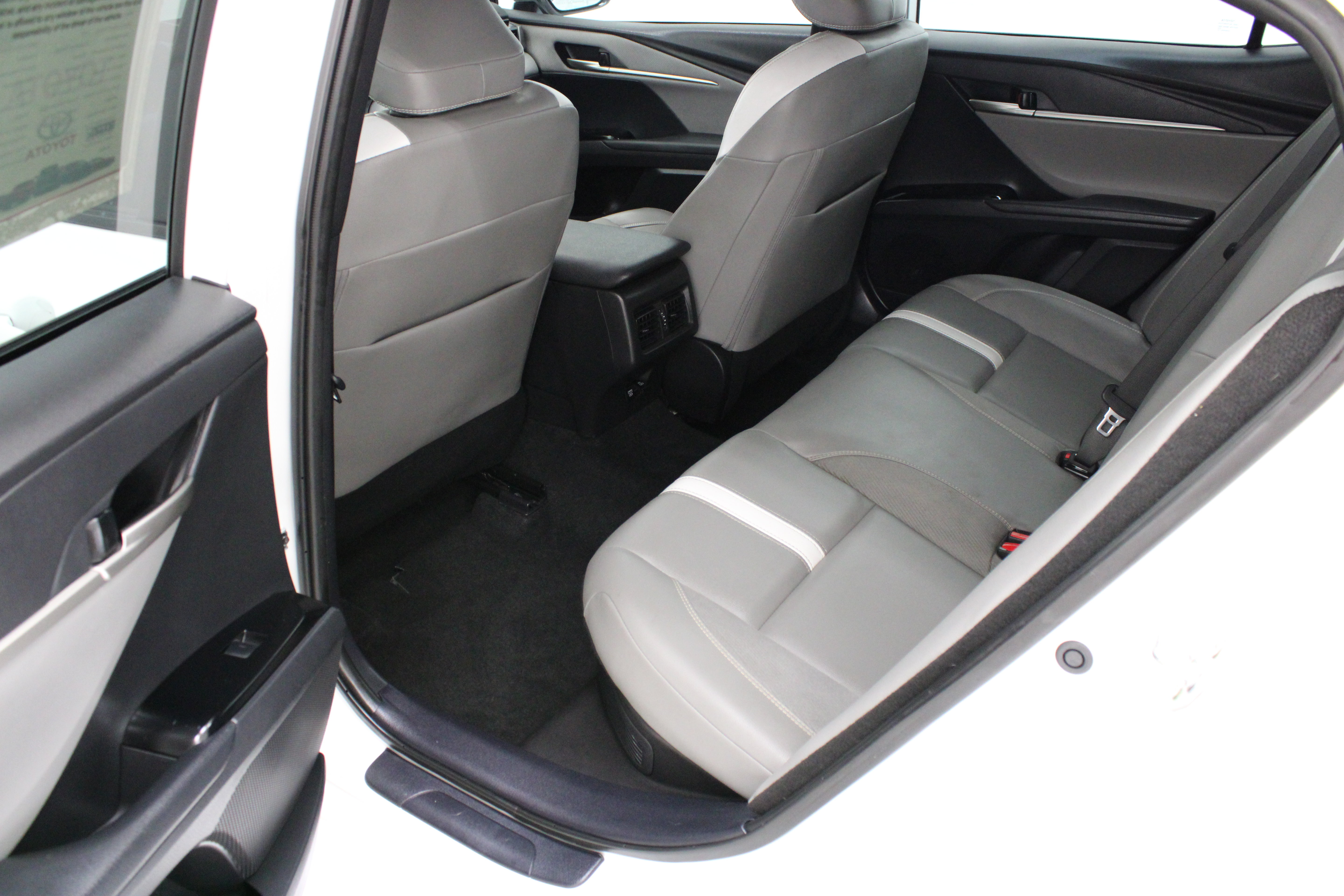 Used 2025 Toyota Camry SE w/ Convenience Package FWD image 27