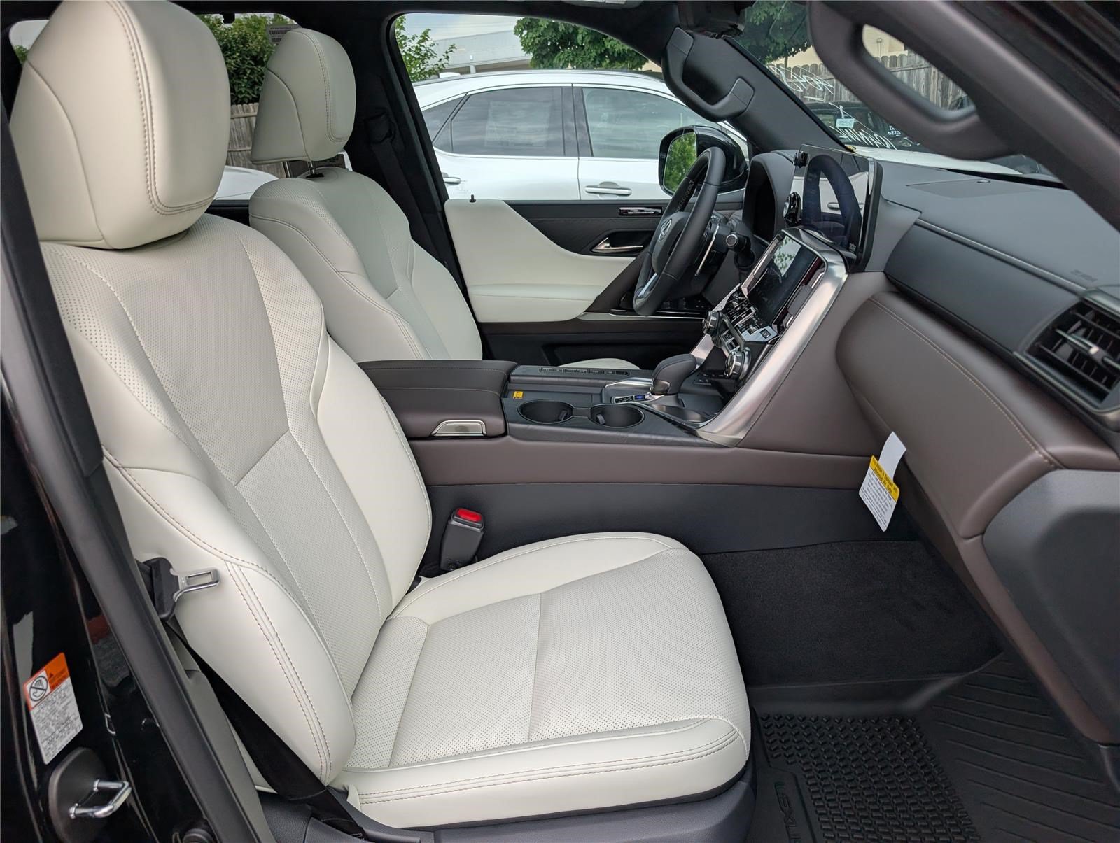 New 2026 Lexus LX 700h Luxury AWD/4WD image 7
