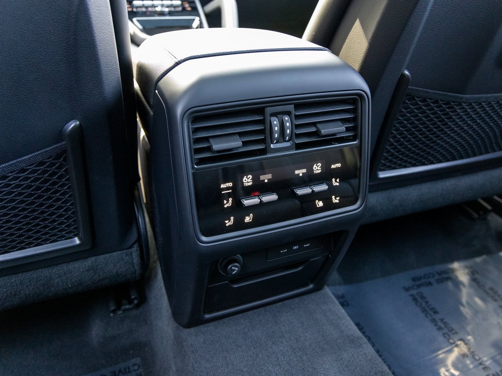 Certified 2025 Porsche Cayenne Coupe image 44