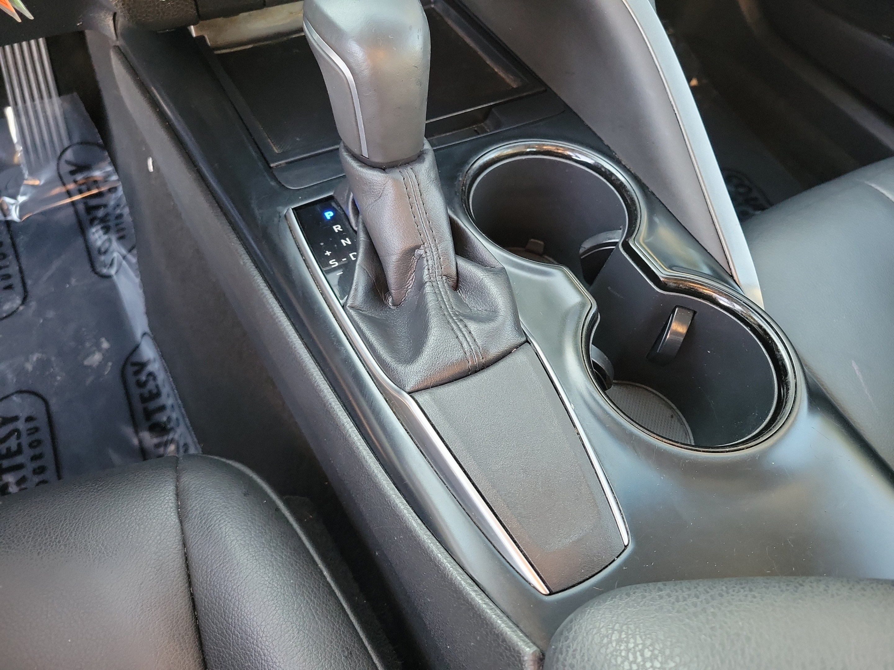 Used 2018 Toyota Camry SE FWD image 22