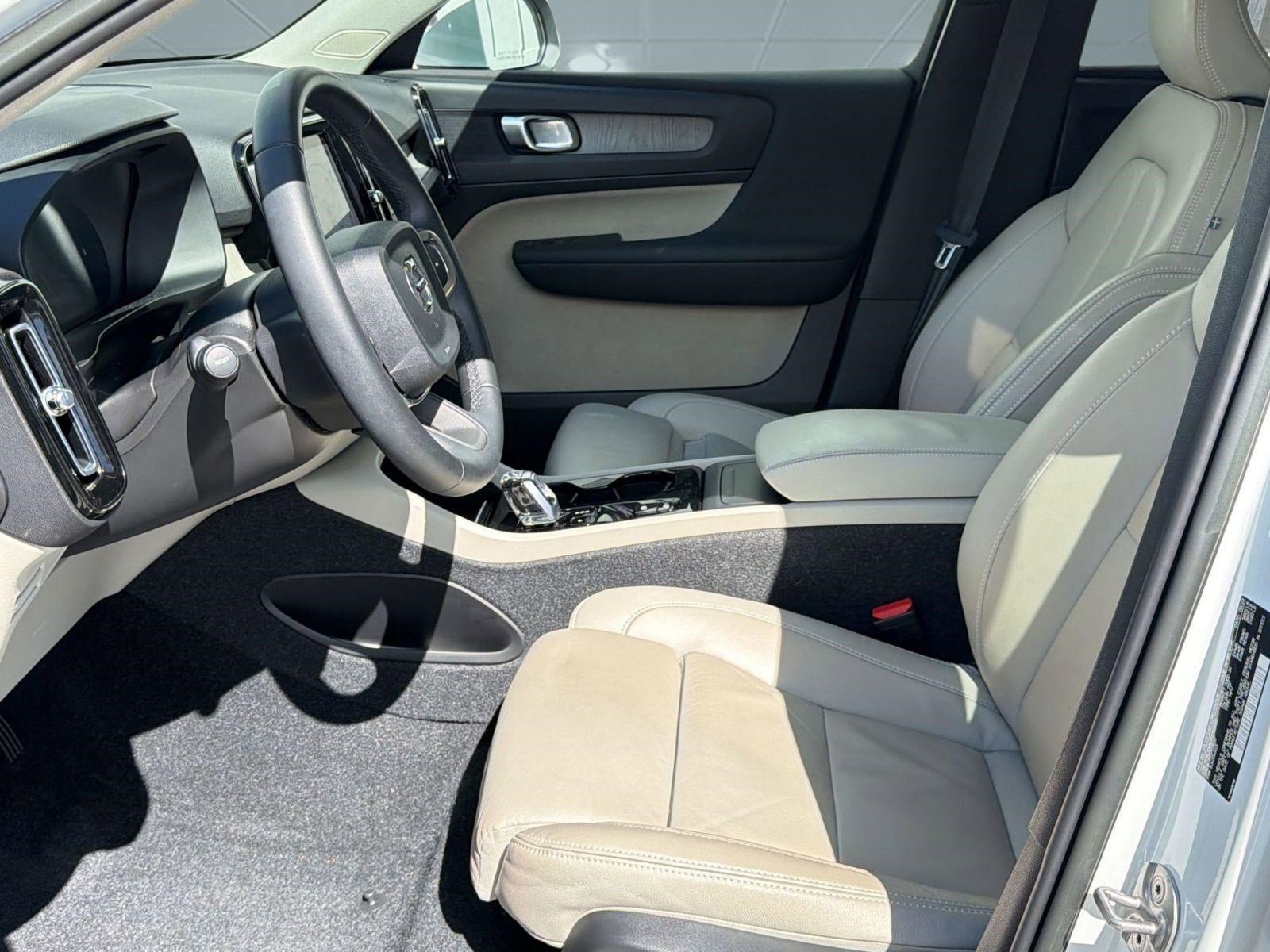 Used 2023 Volvo XC40 B5 Plus w/ Protection Package Premier image 5