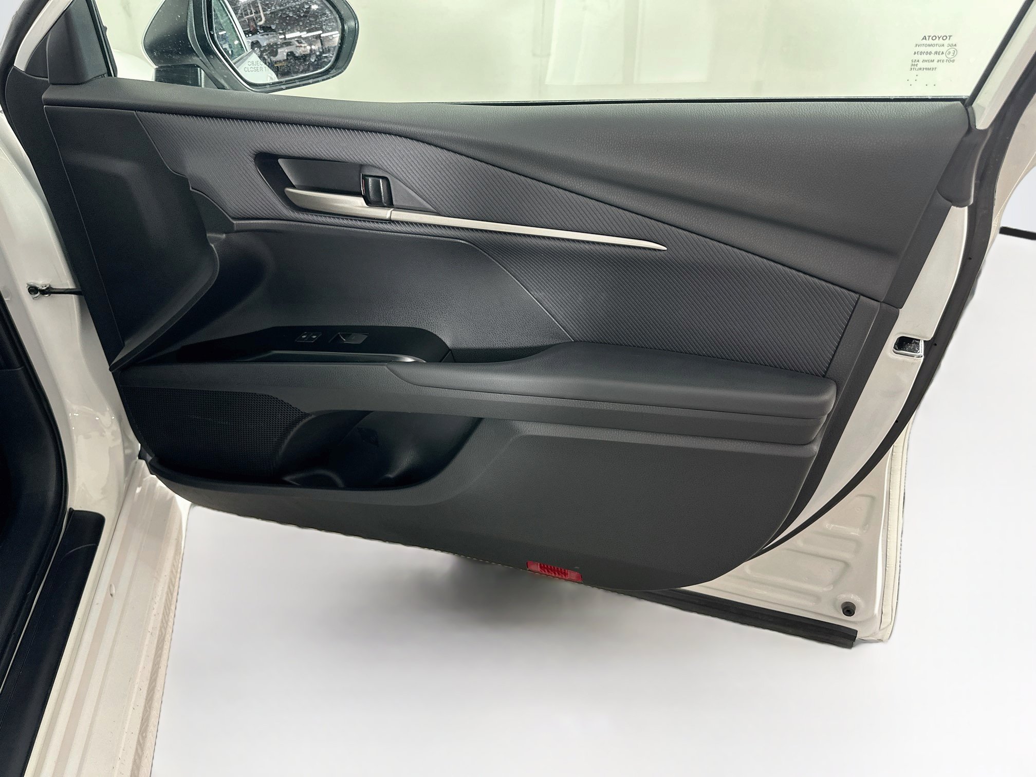 Used 2025 Toyota Camry SE FWD image 32