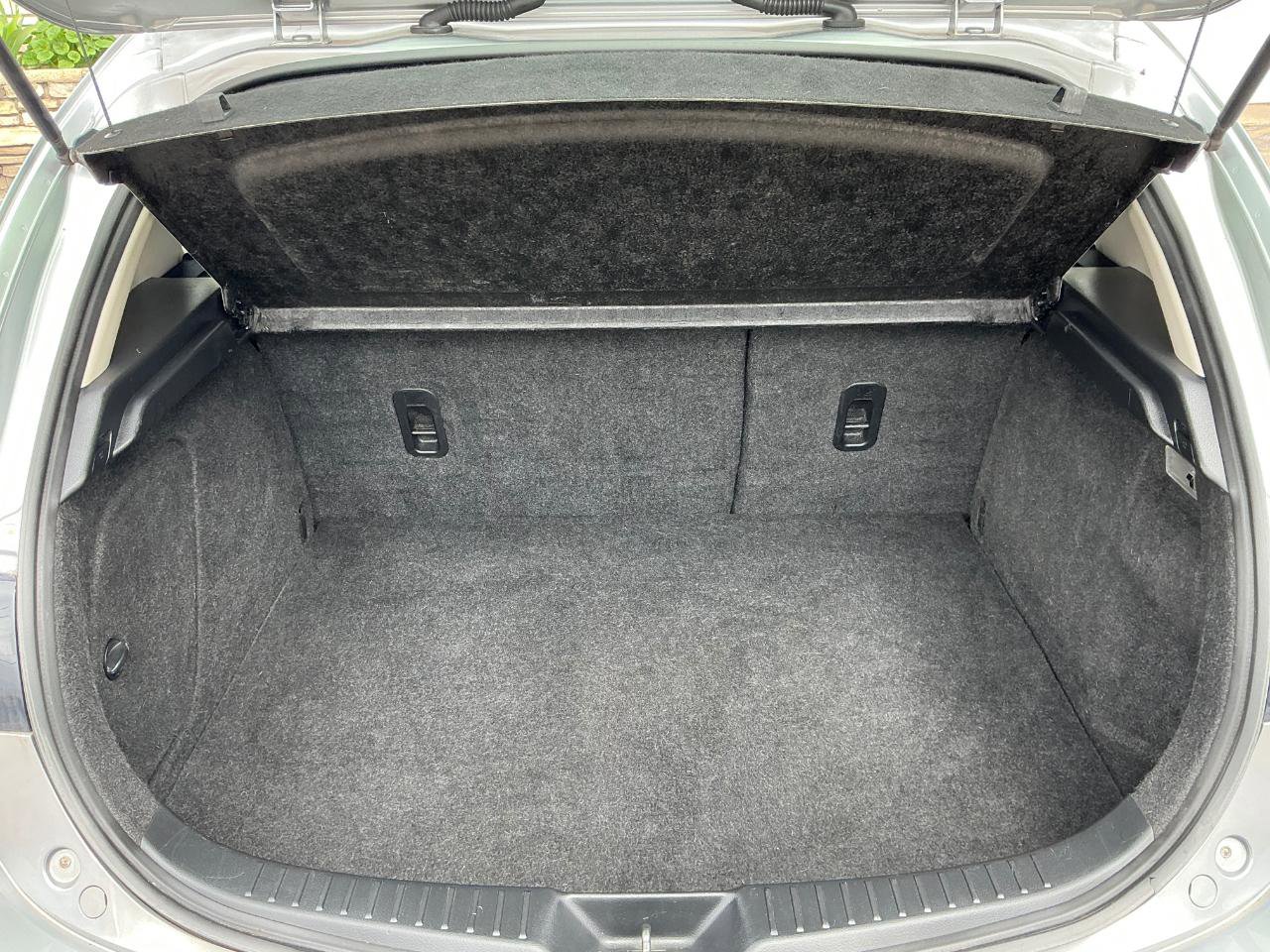 Used 2012 MAZDA MAZDA3 i Touring FWD image 12