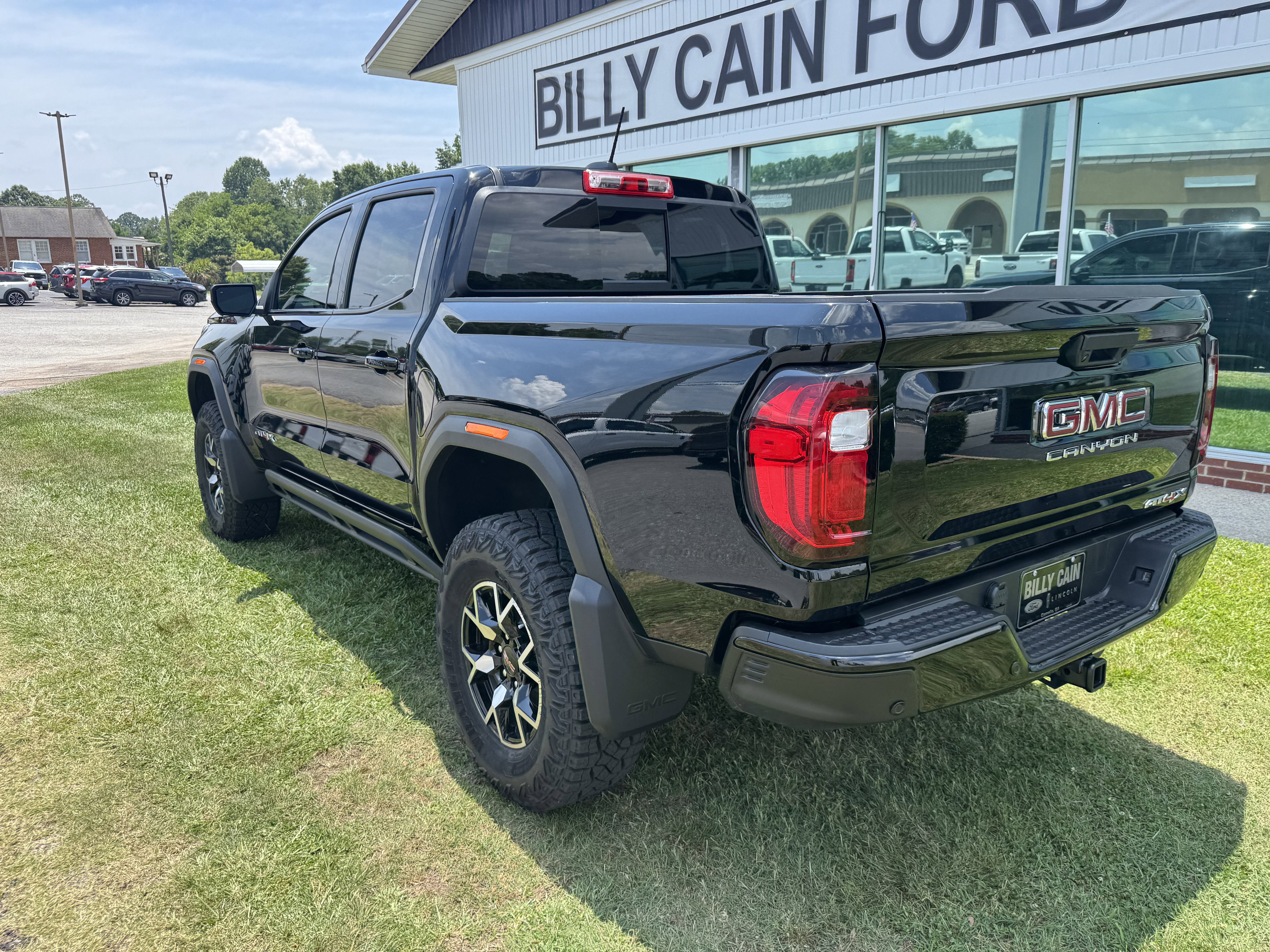 Used 2025 GMC Canyon AT4 w/ AT4X Package image 2