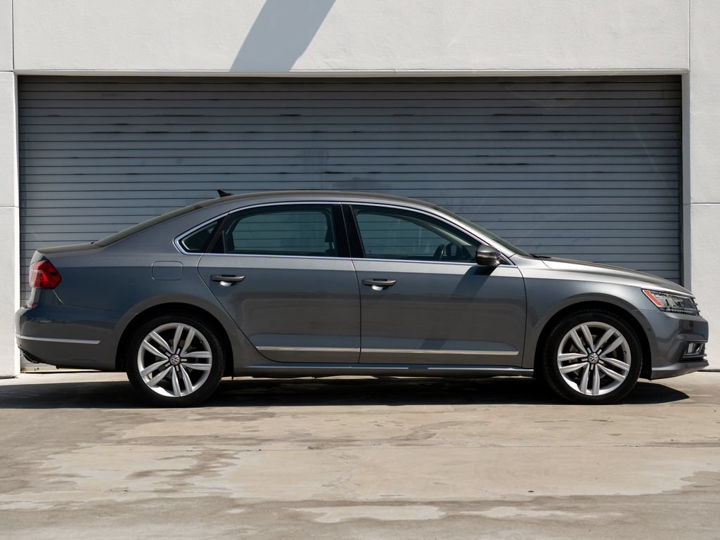 Used 2016 Volkswagen Passat 3.6 SEL Premium FWD image 4