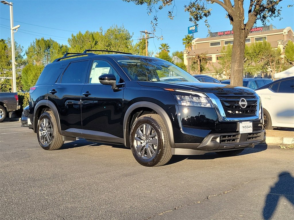 New 2025 Nissan Pathfinder SV image 14