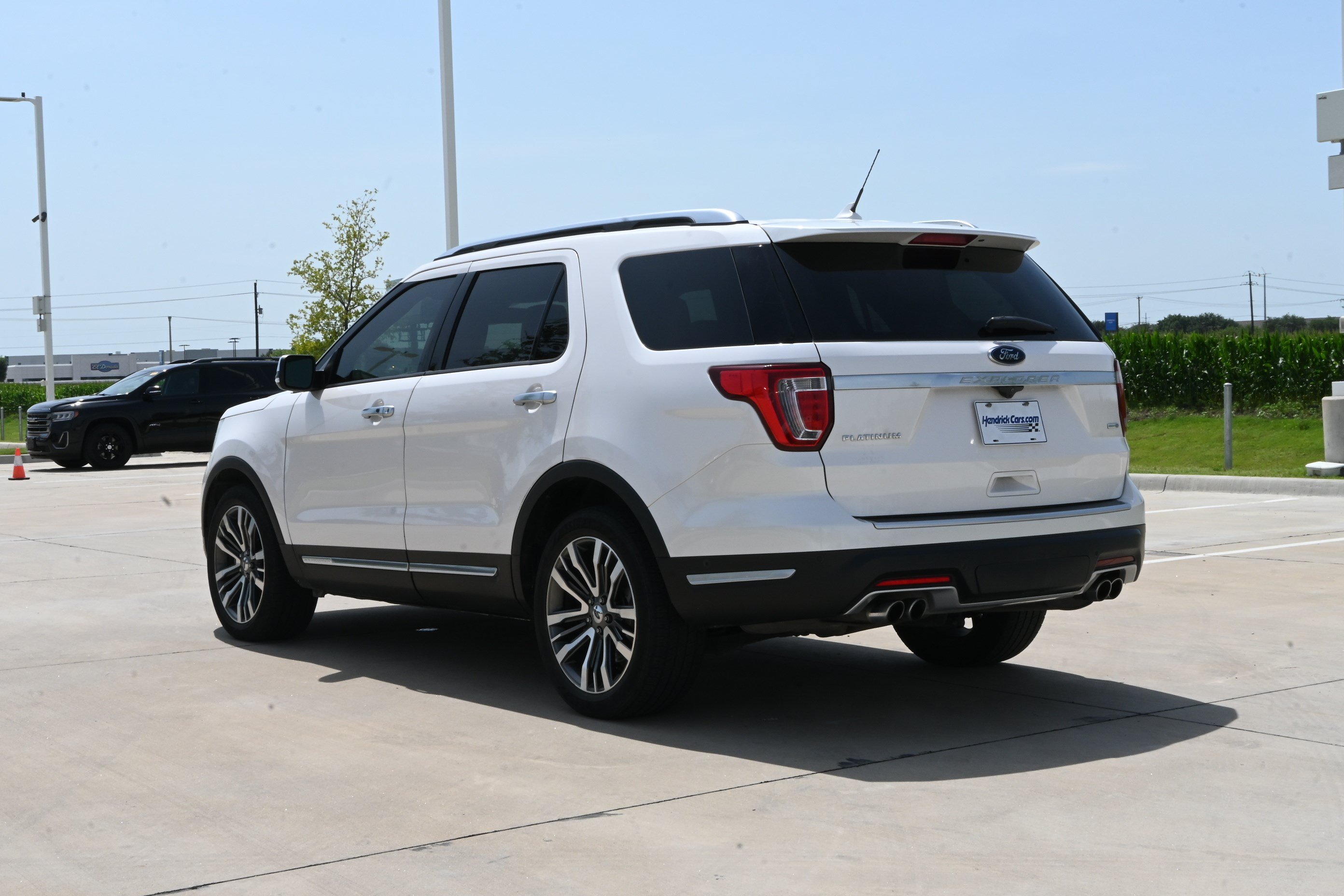 Used 2018 Ford Explorer Platinum AWD/4WD image 7