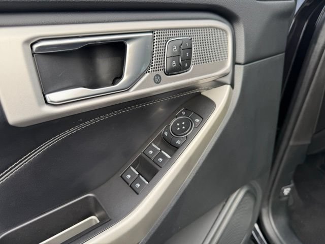Used 2021 Ford Explorer Limited w/ Equipment Group 301A AWD/4WD image 22