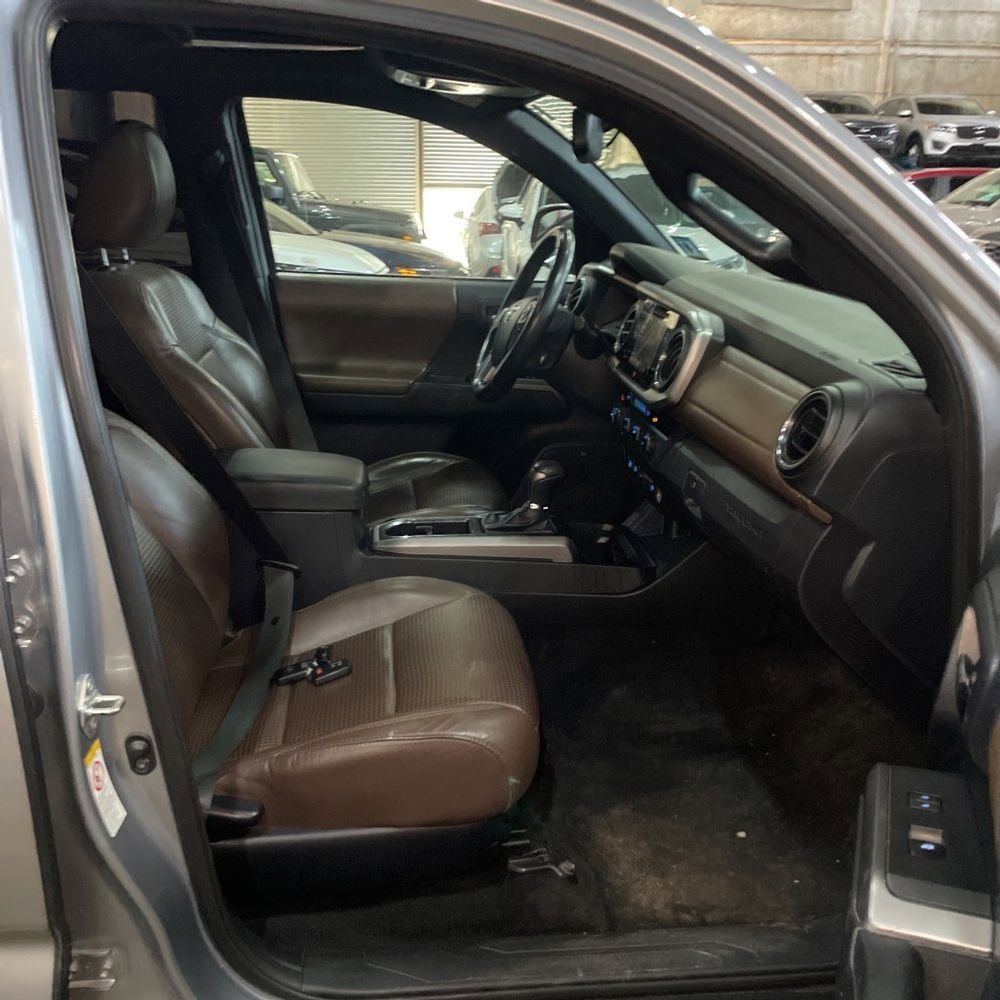 Used 2017 Toyota Tacoma Limited w/ Tow Package image 6