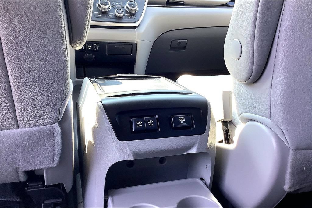 Used 2020 Toyota Sienna XLE FWD image 40