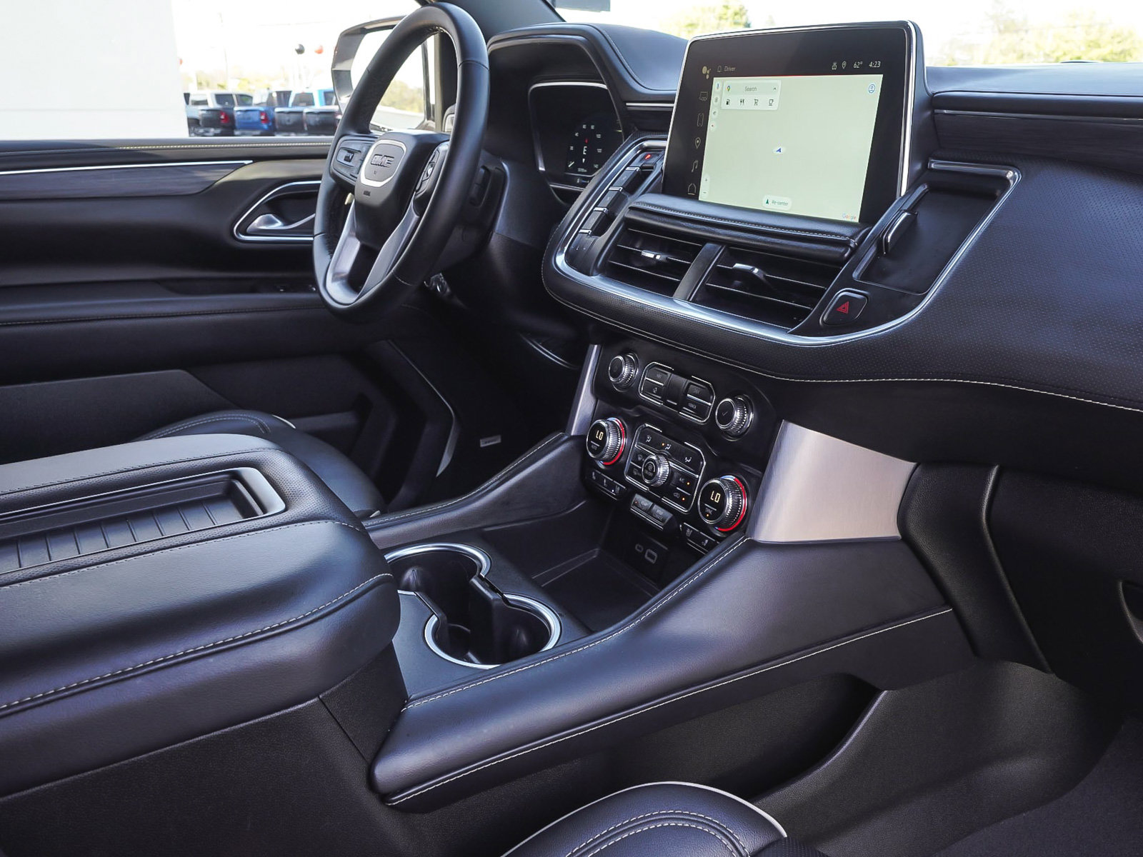 Used 2024 GMC Yukon SLT w/ SLT Luxury Package AWD/4WD image 44
