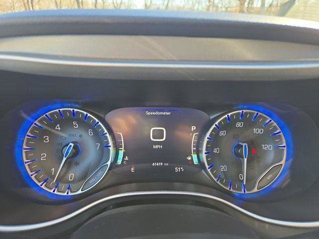 Used 2024 Chrysler Pacifica Touring-L FWD image 18