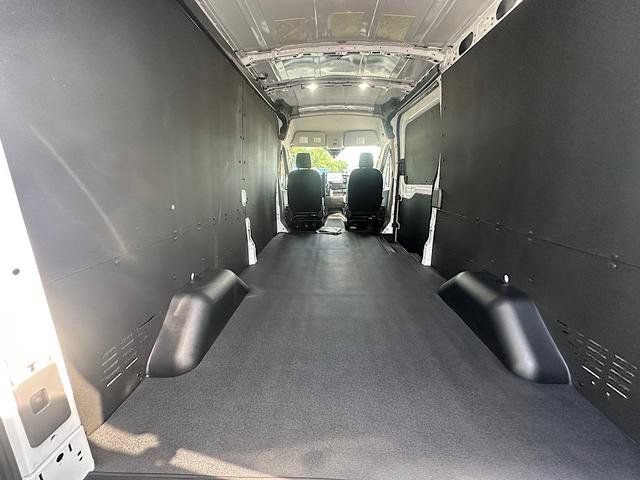 New 2027 Ford Transit 250 148 Medium Roof w/ Load Area Protection Package RWD image 10