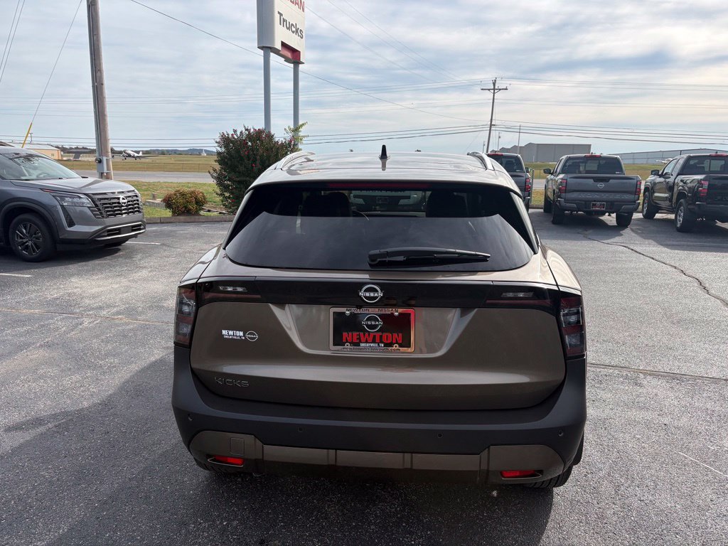 New 2027 Nissan Kicks SR FWD image 5