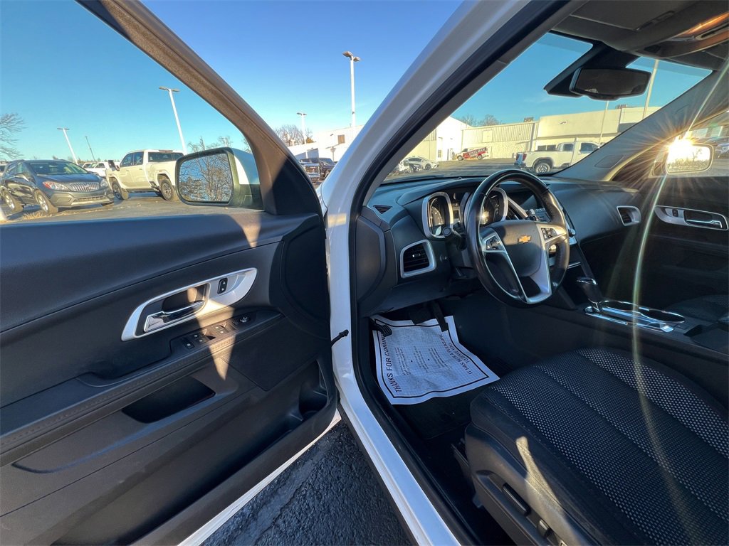 Used 2017 Chevrolet Equinox LT w/ Convenience Package image 16