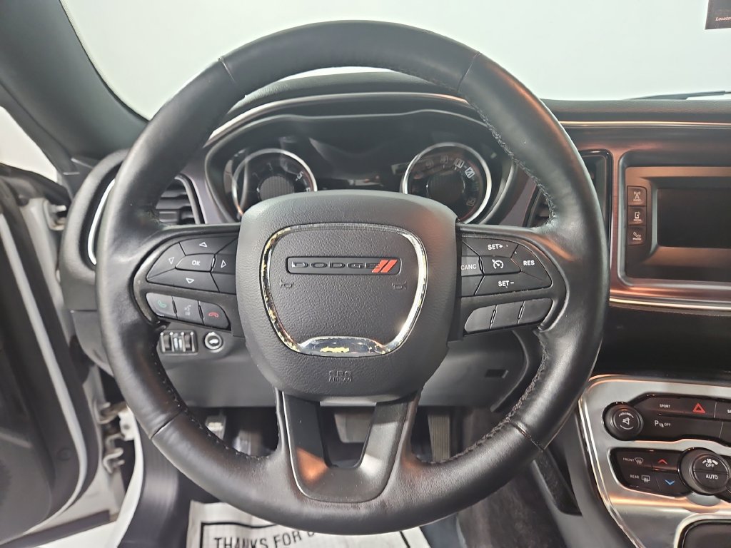Used 2016 Dodge Challenger SXT w/ Driver Convenience Group RWD image 15