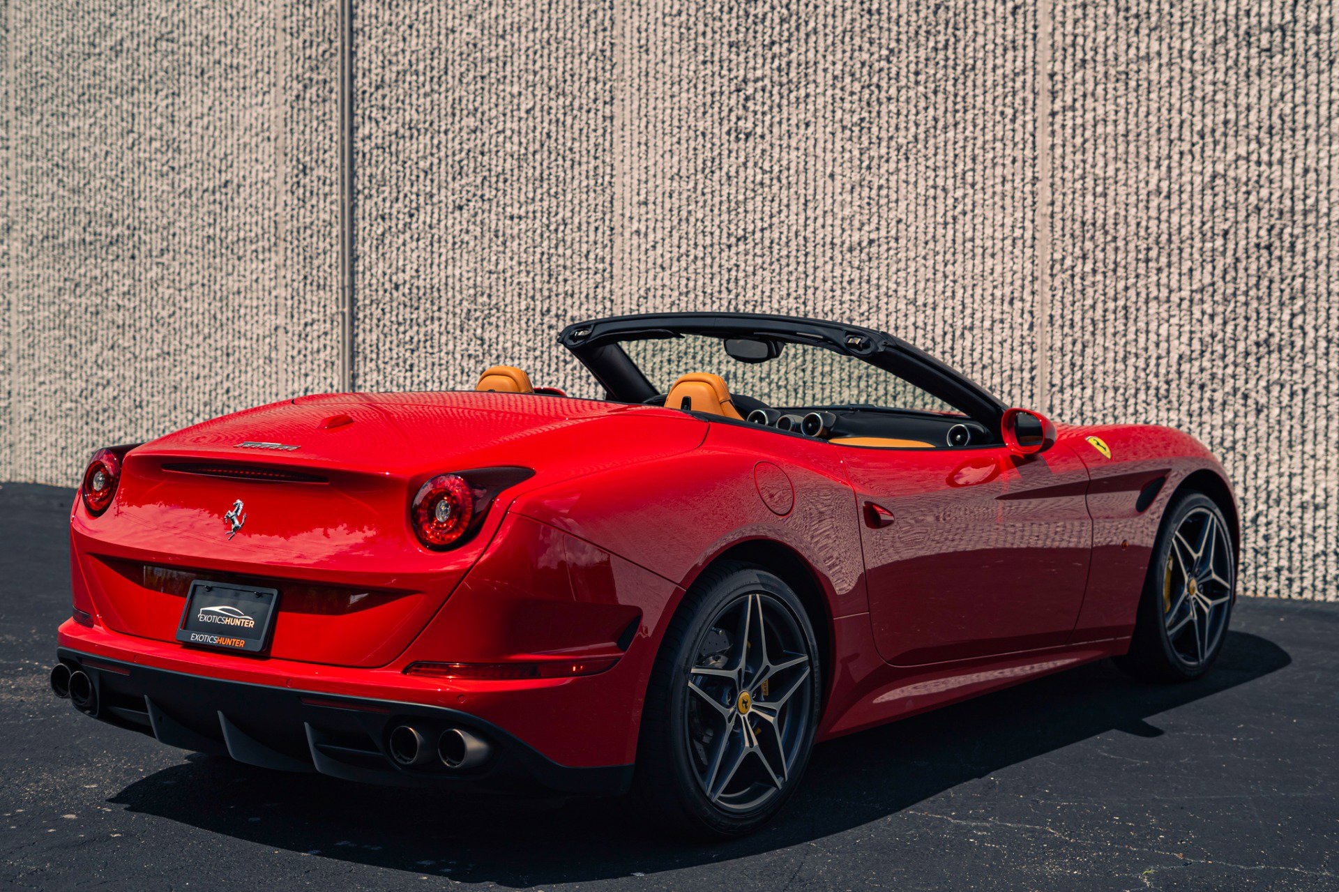 Used 2016 Ferrari California T RWD image 36