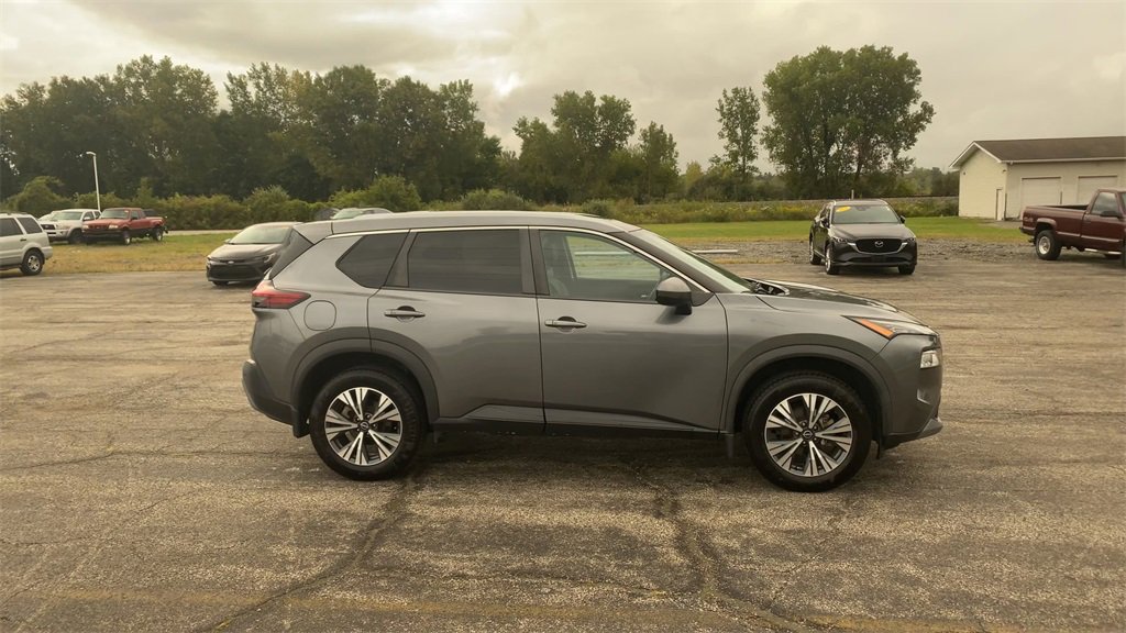 Used 2022 Nissan Rogue SV w/ SV Premium Package image 9