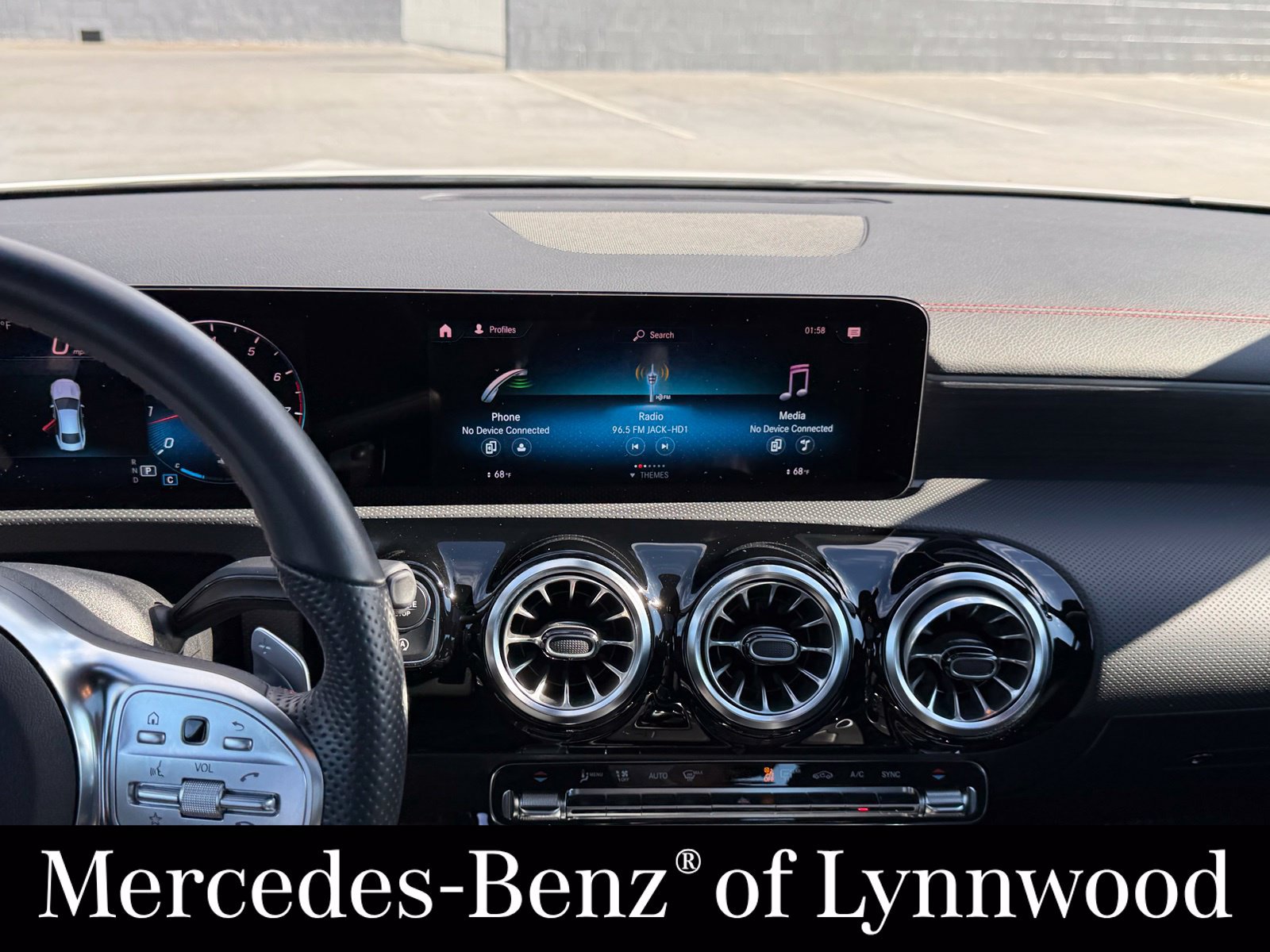 Used 2023 Mercedes-Benz CLA 250 4MATIC image 21