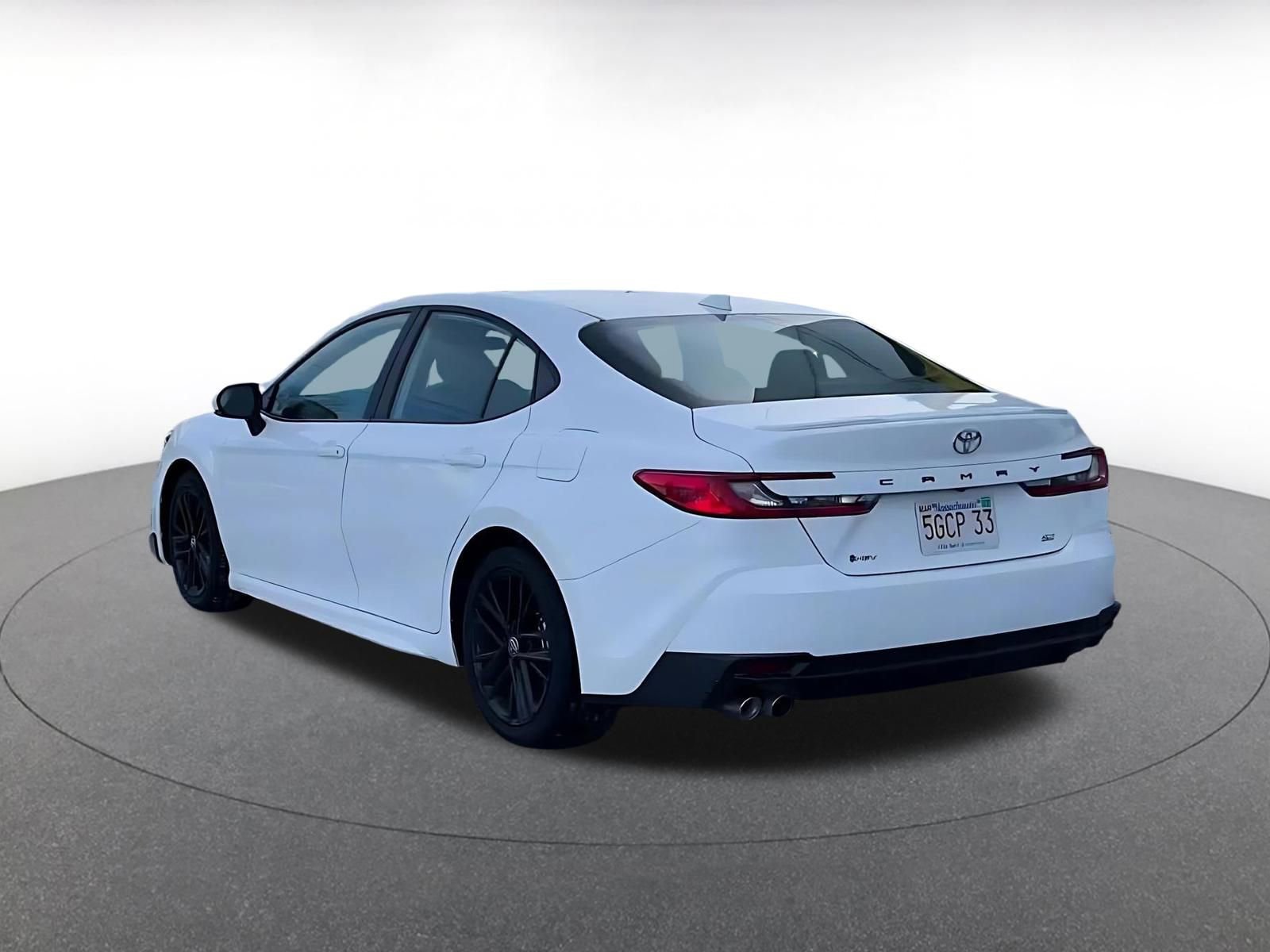 Used 2025 Toyota Camry SE FWD image 11