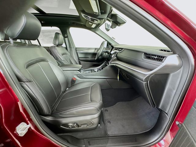 New 2025 Jeep Grand Cherokee Limited w/ Luxury Tech Group II image 32