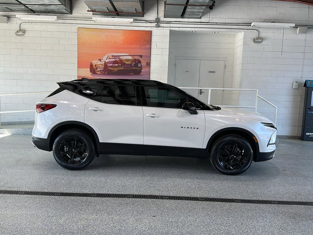 New 2025 Chevrolet Blazer LT w/ Midnight/Sport Edition FWD image 2